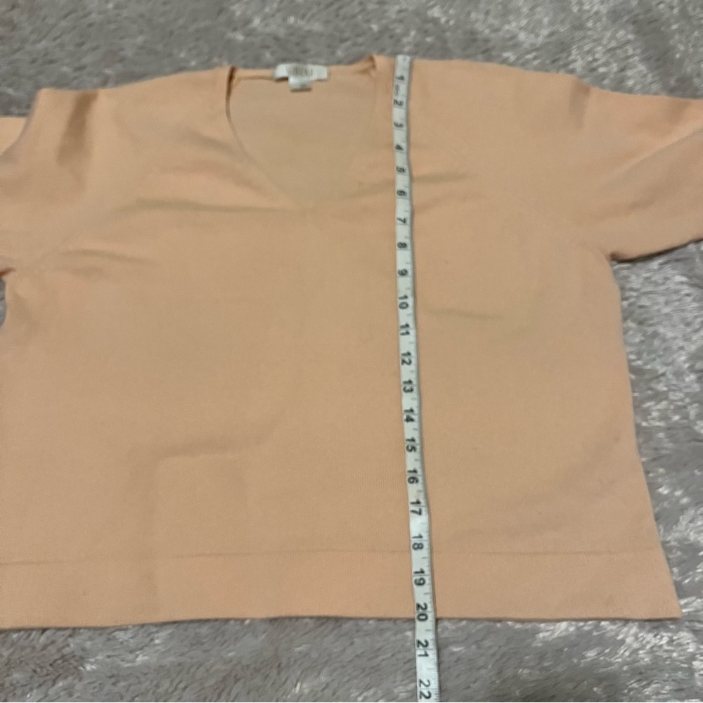 Linear cashmere light pink v-neck short sleeve sweater - Picture 6 of 7